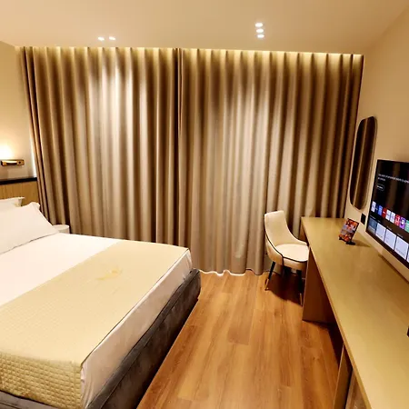 Rich ホテル ポグラデツ