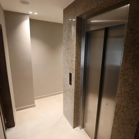 Rich Hotel