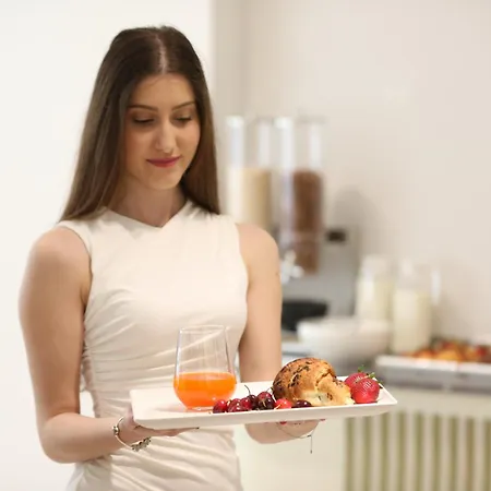 Rich ホテル ポグラデツ